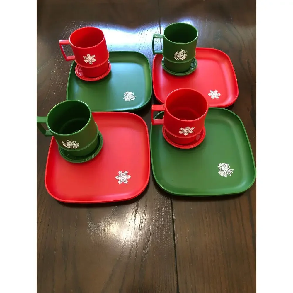 Vtg Tupperware Christmas Holiday Set - 4 Mugs w/lids 4 Plates Red Green 12 pcs